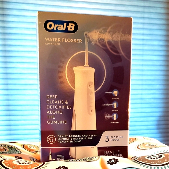 ORAL-B Water Flosser Advanced Portable Oral Irrigator Handle with 2 Nozzles -NIB - Picture 3 of 11